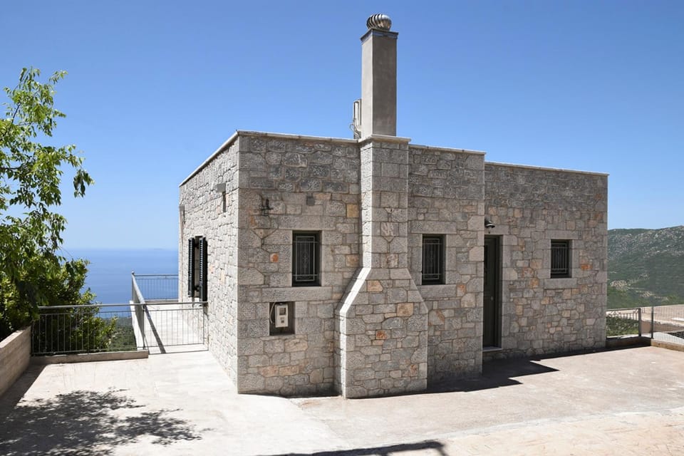 Property building, Day, Natural landscape, Landmark view, Sea view