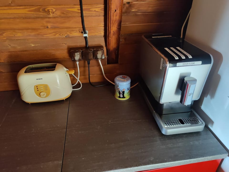 Coffee/tea facilities, Communal kitchen