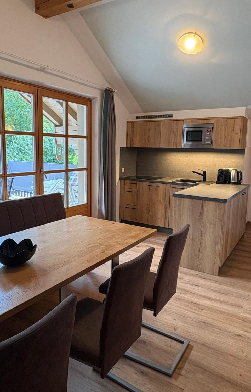 Dining area, kitchen