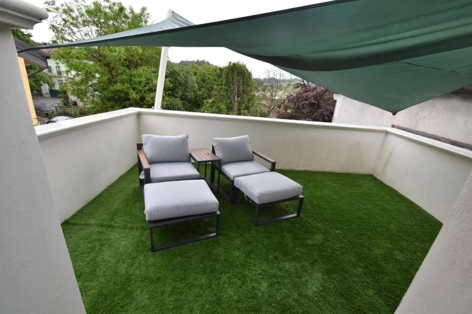 Balcony/Terrace, sunbed