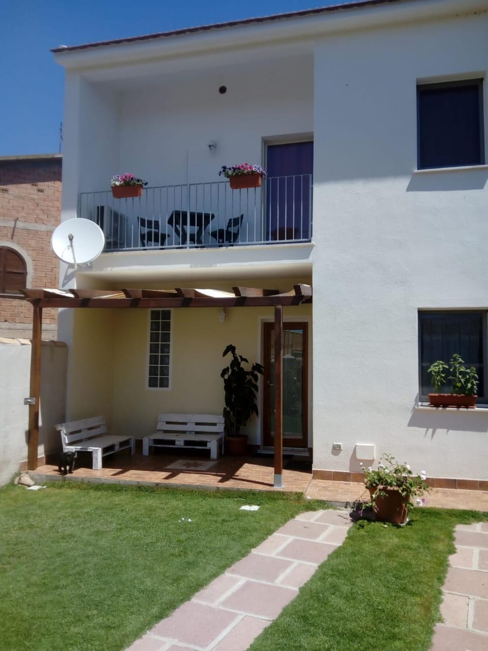 Facade/entrance