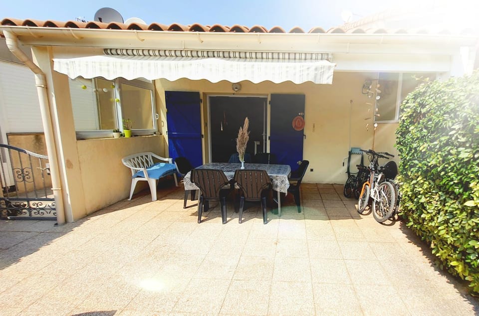 "Perle marines" maison sans vis à vis 200m plage 2 chambres climatisées Piscine dans la residence House in Portiragnes