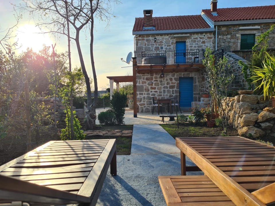 Stone house Goranova kuća Villa in Seline