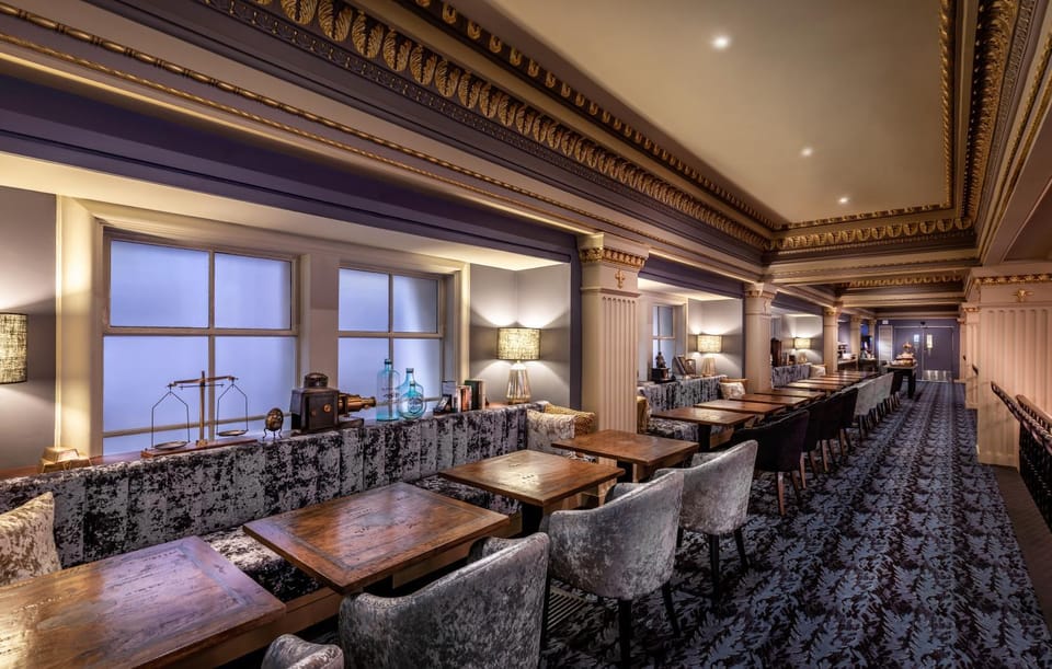 Restaurant/places to eat, Lounge or bar