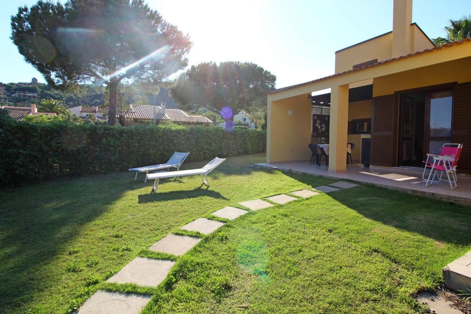 Facade/entrance, Garden