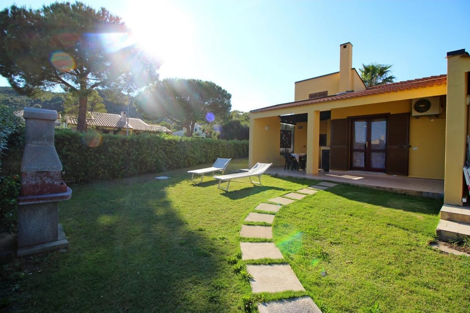 Property building, Facade/entrance, Garden