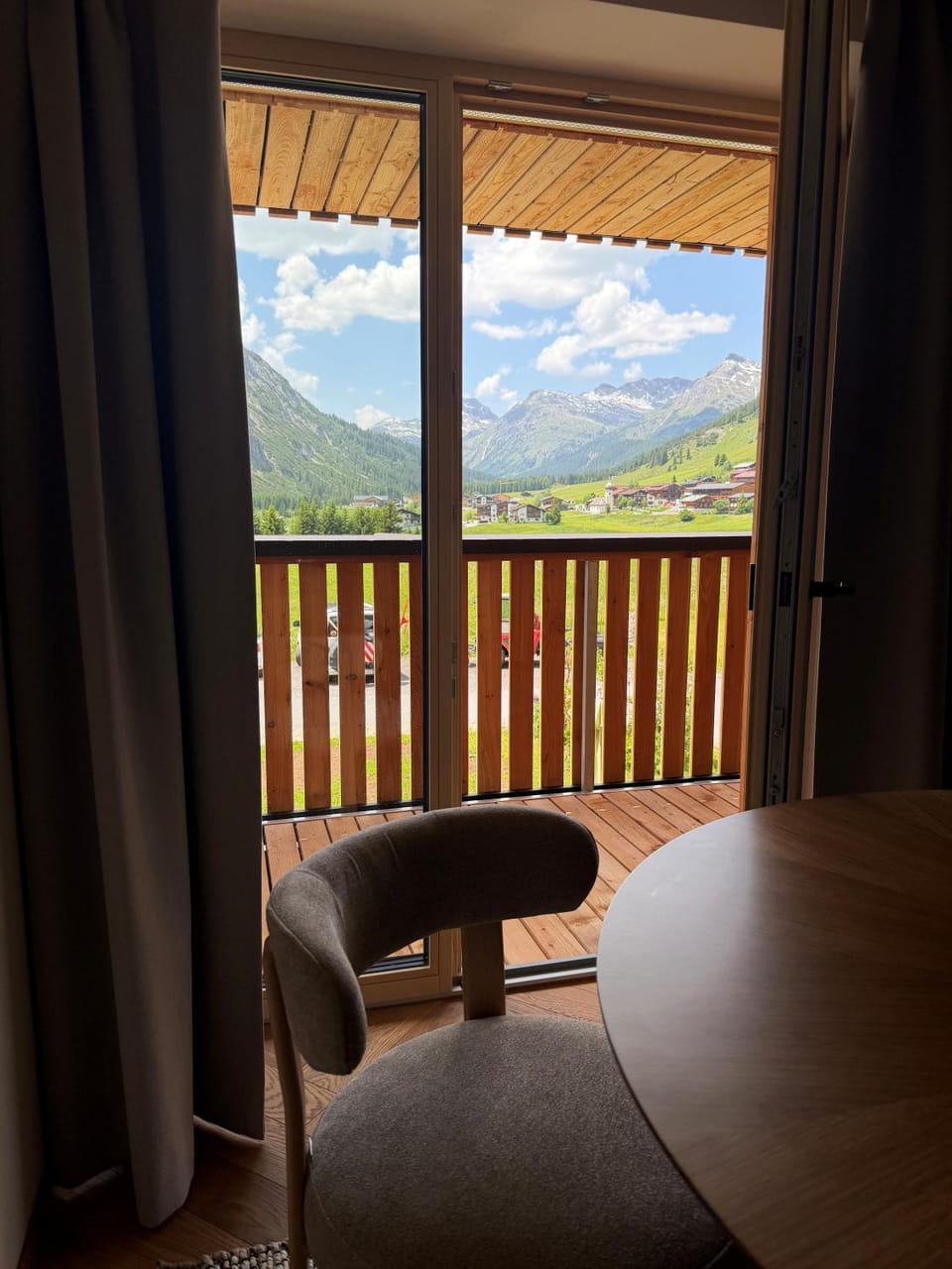 View (from property/room), Dining area, Mountain view