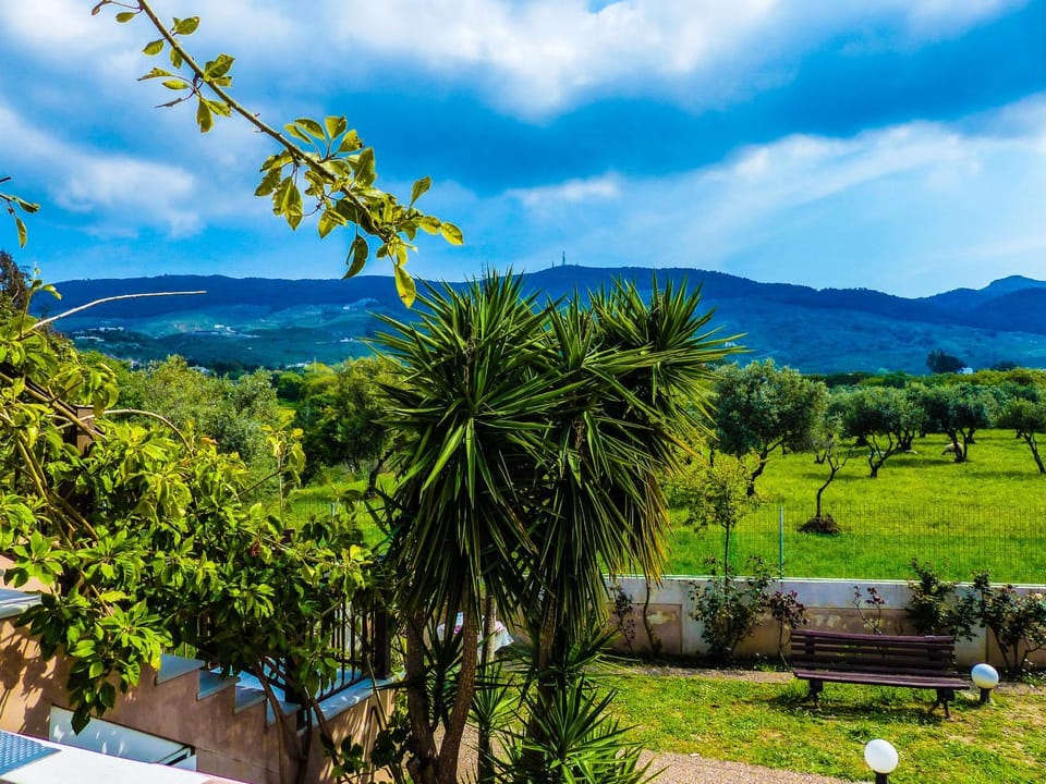 Facade/entrance, Natural landscape, Bird's eye view, Garden, Hiking, Garden view, Mountain view
