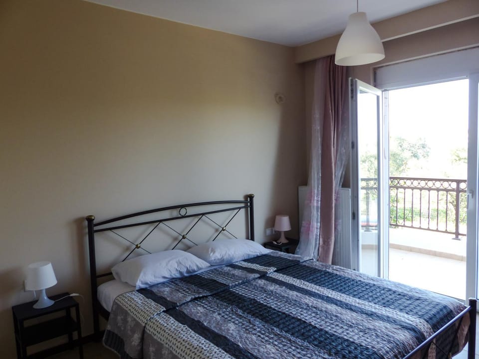 Bed, Balcony/Terrace, Photo of the whole room, Bedroom