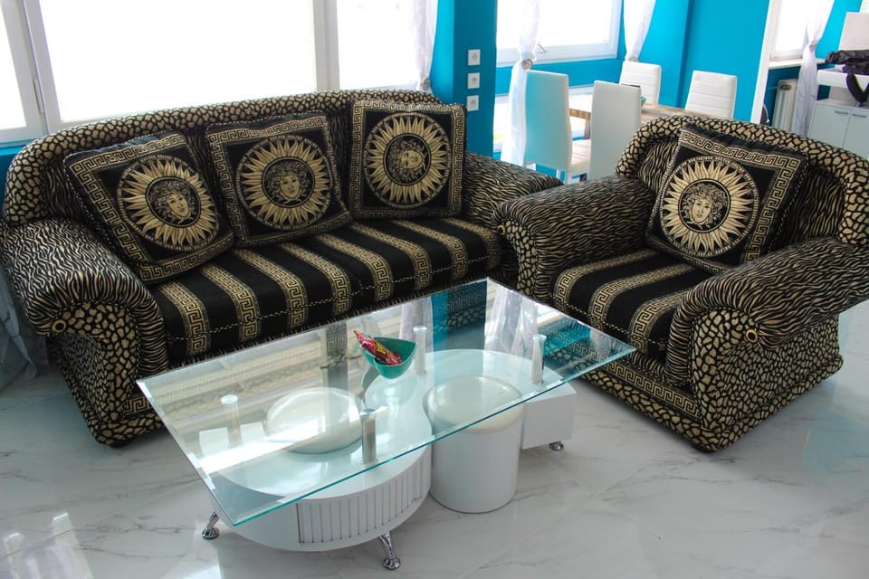 Living room, Seating area