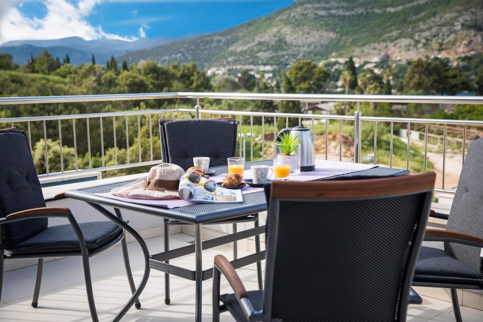 Balcony/Terrace, Mountain view