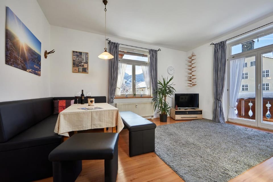 TV and multimedia, Living room, Dining area
