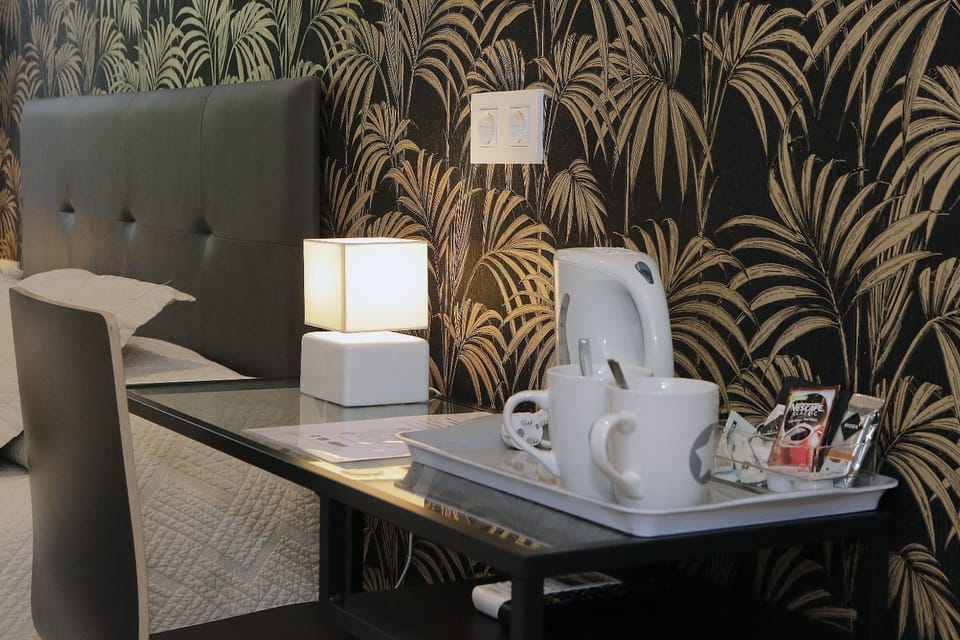 Coffee/tea facilities, Decorative detail