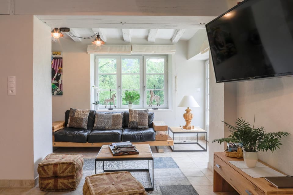 TV and multimedia, Living room, Seating area, Garden view, Lake view