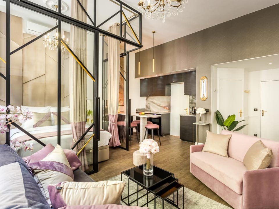 Bed, Kitchen or kitchenette, Living room, Photo of the whole room, Seating area, Bedroom