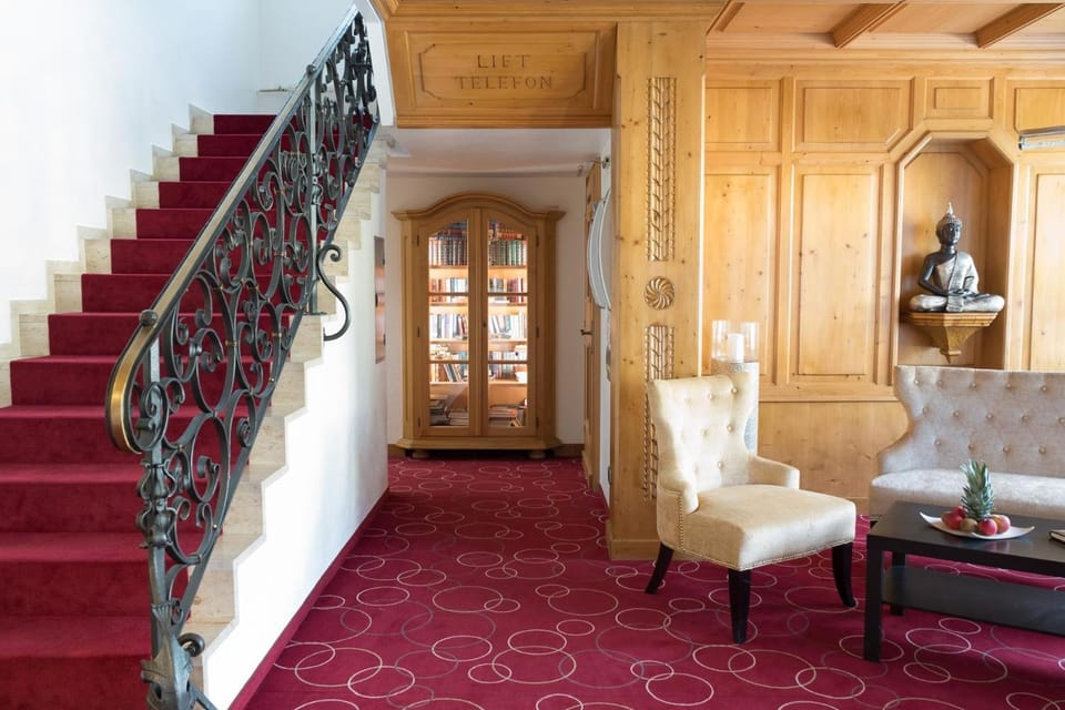 Lobby or reception, Decorative detail