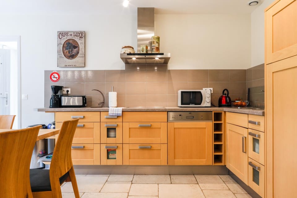 Kitchen or kitchenette, Seating area