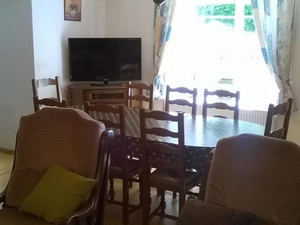 Charmant Gîte Familial à 1km de la Plage avec Jardin, Wifi et Cheminée, Côte d'Opale - FR-1-376-102 House in Wimereux