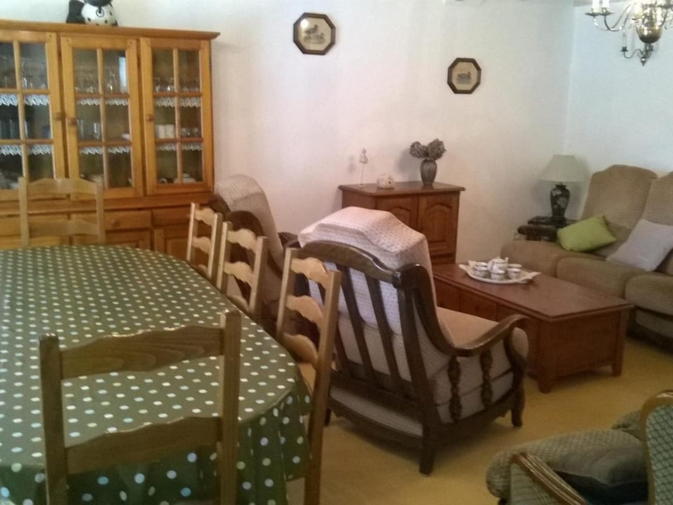 Charmant Gîte Familial à 1km de la Plage avec Jardin, Wifi et Cheminée, Côte d'Opale - FR-1-376-102 House in Wimereux