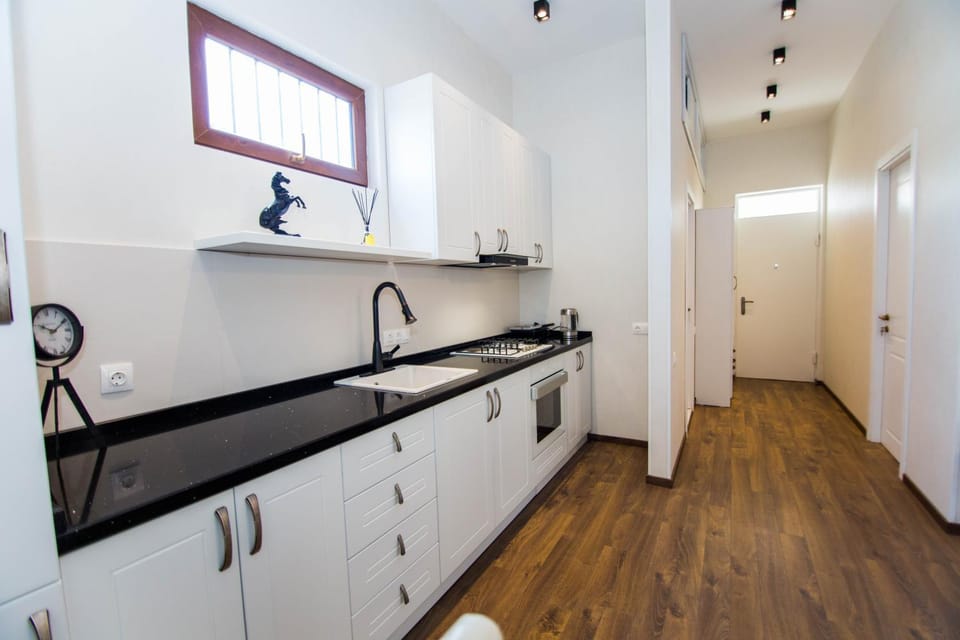 Kitchen or kitchenette, pet friendly, stove