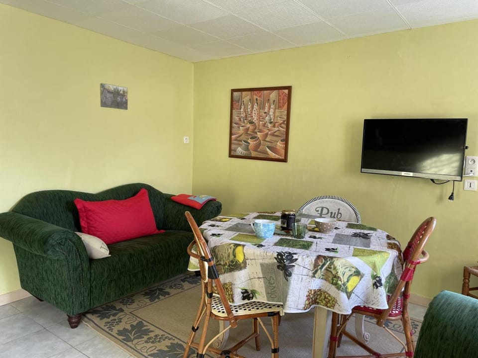 Maison de charme à Arfeuilles pour randonnées - FR-1-489-52 House in Auvergne-Rhône-Alpes