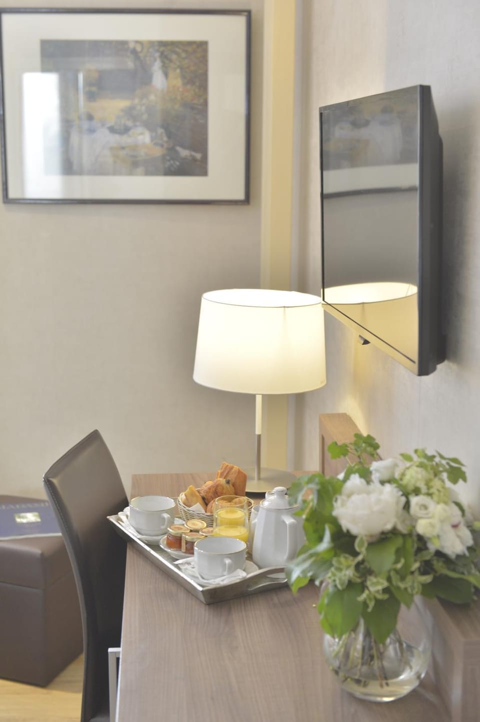 TV and multimedia, Food and drinks, Seating area, Dining area, Continental breakfast