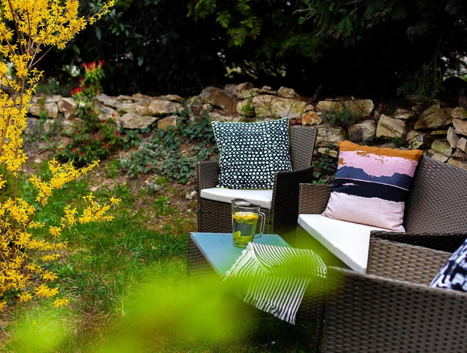 Garden, Garden, Seating area