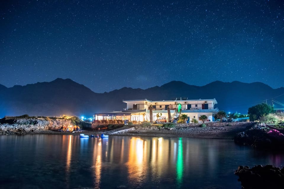 Property building, Restaurant/places to eat, Facade/entrance, Natural landscape, Bird's eye view, Balcony/Terrace, Lounge or bar, Beach, Beach, Evening entertainment, Evening entertainment, Sea view, Alcoholic drinks