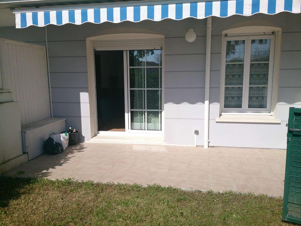 Charmant appartement avec jardin privé et accès piscine - FR-1-494-3 Apartment in Vaux-sur-Mer