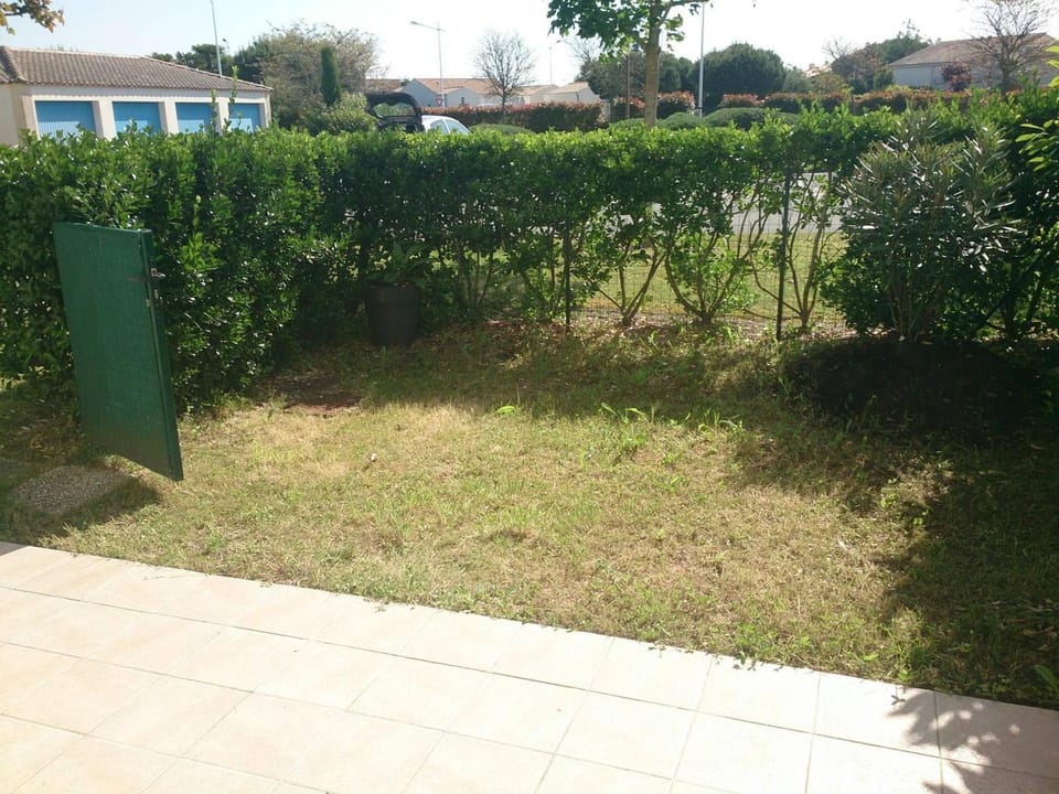 Charmant appartement avec jardin privé et accès piscine - FR-1-494-3 Apartment in Vaux-sur-Mer
