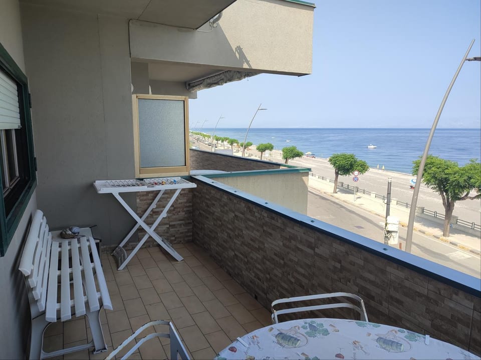 Terrace on the sea Apartment in Sicily