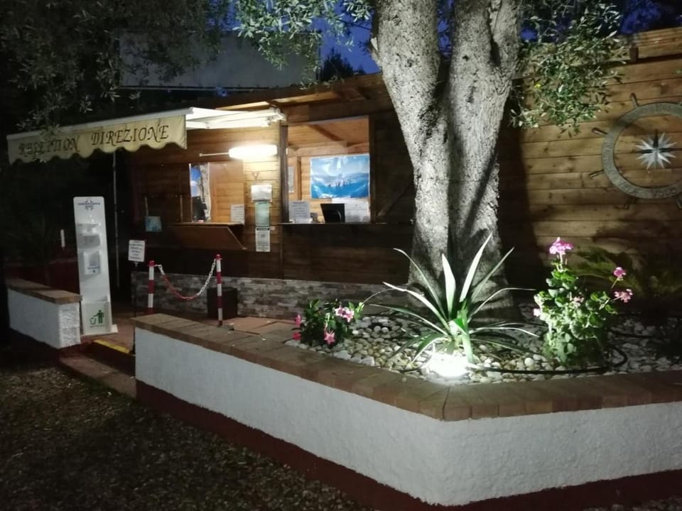 CAMPING MADDALENA Campground/ 
RV Resort in Palinuro