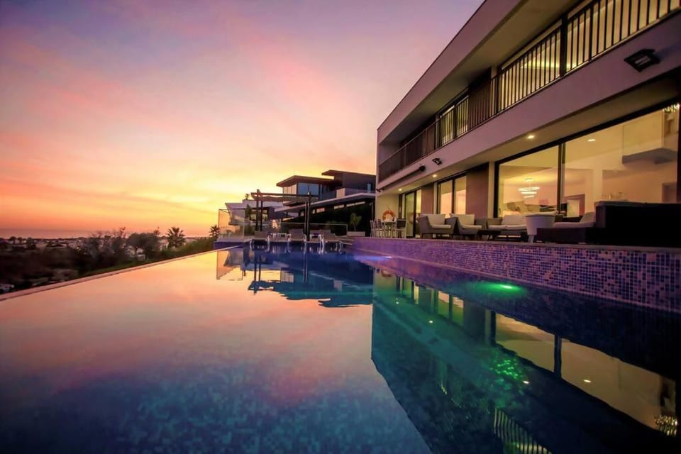 Luxury Modern Villa ÁGUIA MAR Stunning Sea View Villa in Guia