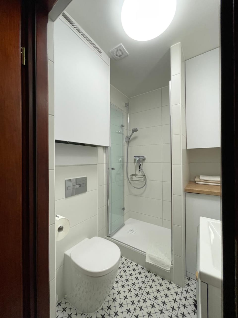 Shower, Toilet, Bathroom, towels