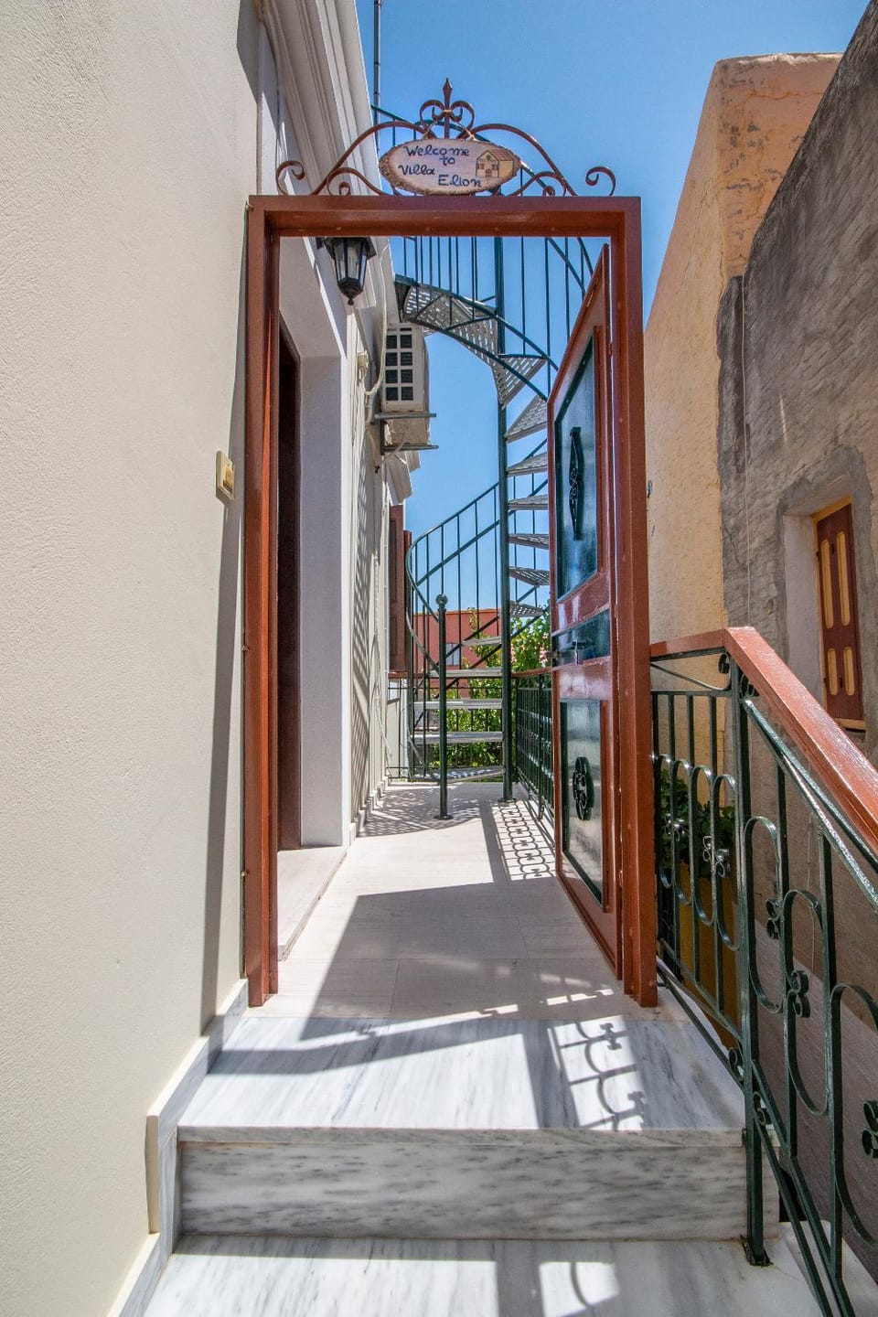 Facade/entrance, Day, Summer, On site