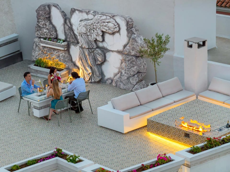 Patio, People, Seating area, Dining area
