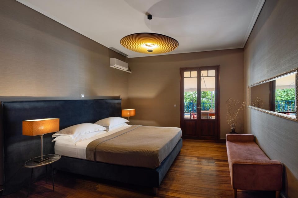 Photo of the whole room, Bedroom, air conditioner