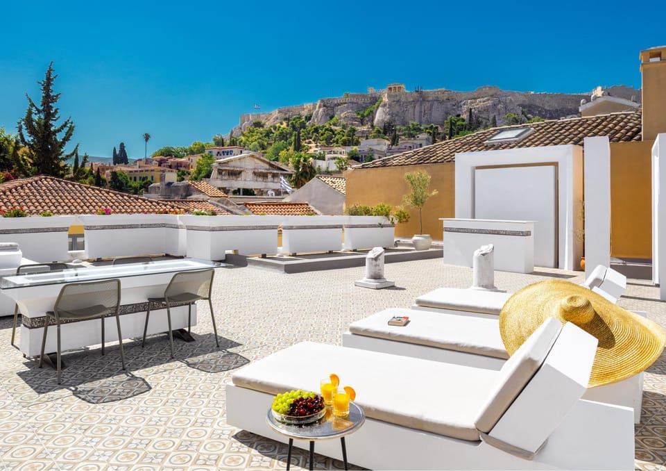 Patio, Day, Natural landscape, Living room, Seating area, Mountain view, sunbed