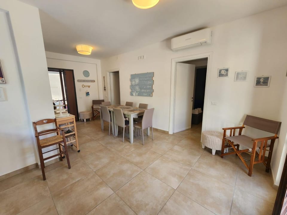 Photo of the whole room, Dining area, Bedroom, internet, air conditioner