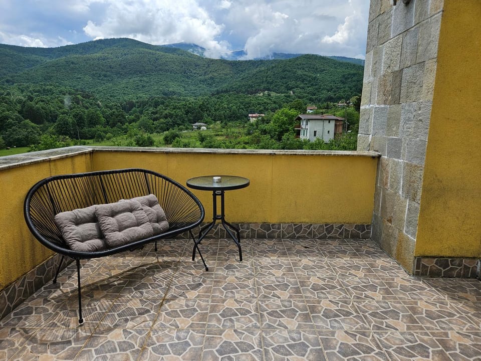 Balcony/Terrace, Mountain view