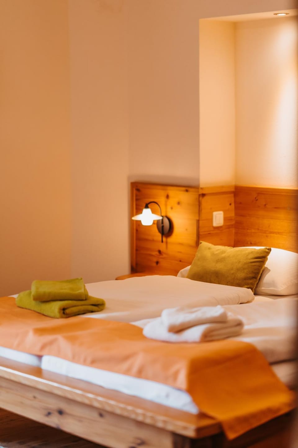 Bed, Photo of the whole room, towels