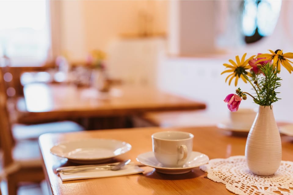 Coffee/tea facilities, Food and drinks