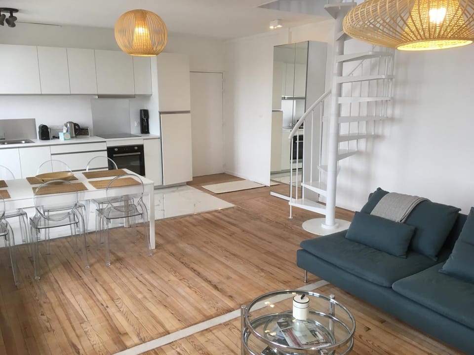 Kitchen or kitchenette, Living room, Seating area, Dining area, oven, stove
