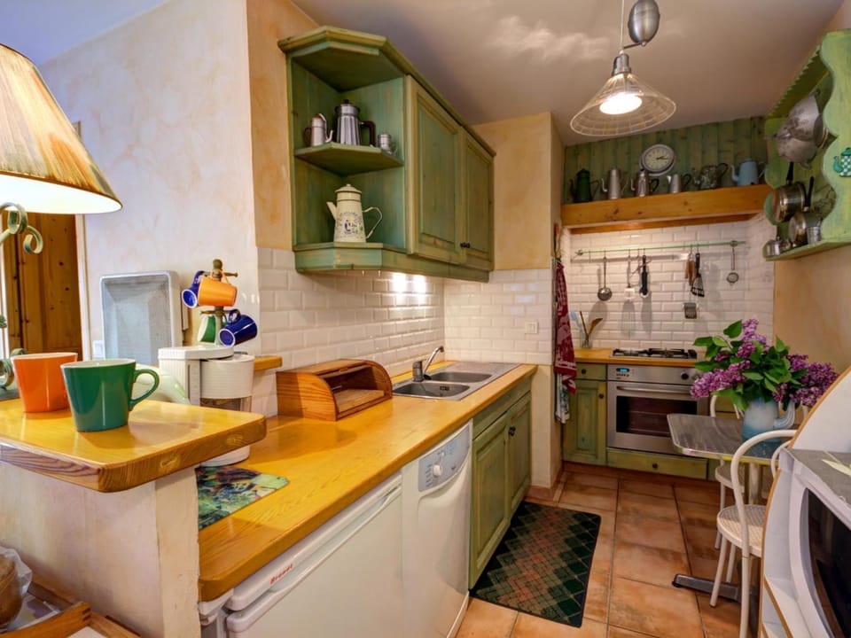 Gîte authentique 6 pers avec jardin à Marols - FR-1-496-1 House in Auvergne-Rhône-Alpes