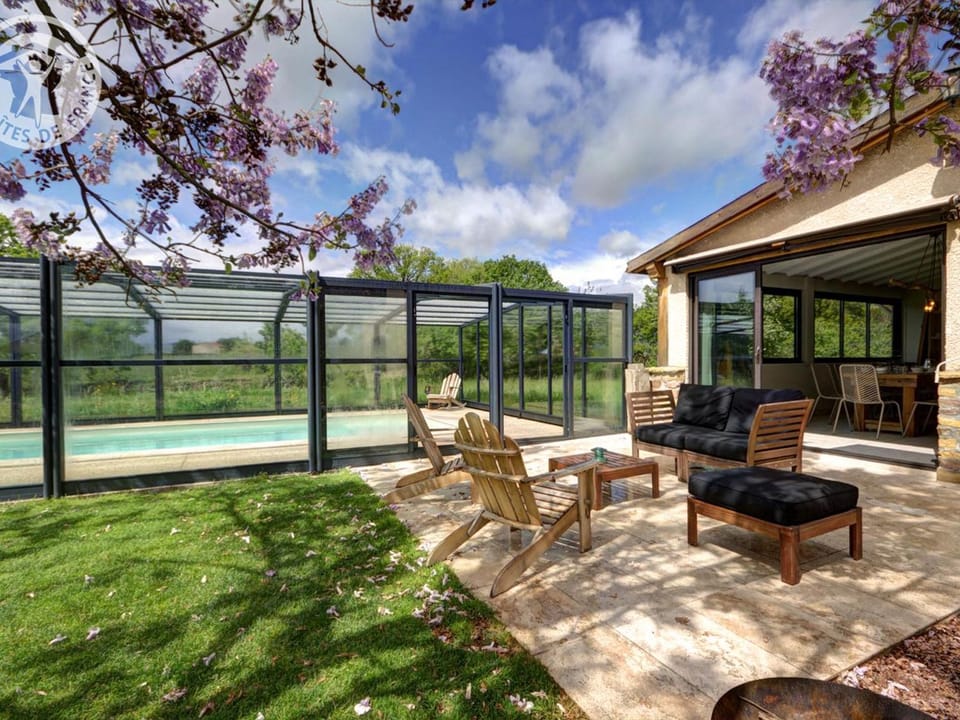 Grande maison avec piscine privée chauffée et animaux admis - FR-1-496-3 House in Auvergne-Rhône-Alpes