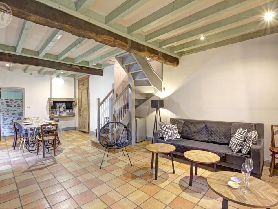 Gîte indépendant 8p, cheminée, animaux acceptés, nature paisible - FR-1-496-10 House in Auvergne-Rhône-Alpes