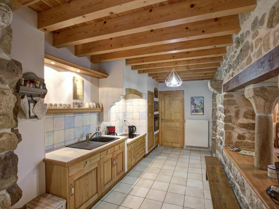 Gîte de Charme 6 Pers avec Jardin Clos à Montarcher - FR-1-496-11 House in Auvergne-Rhône-Alpes