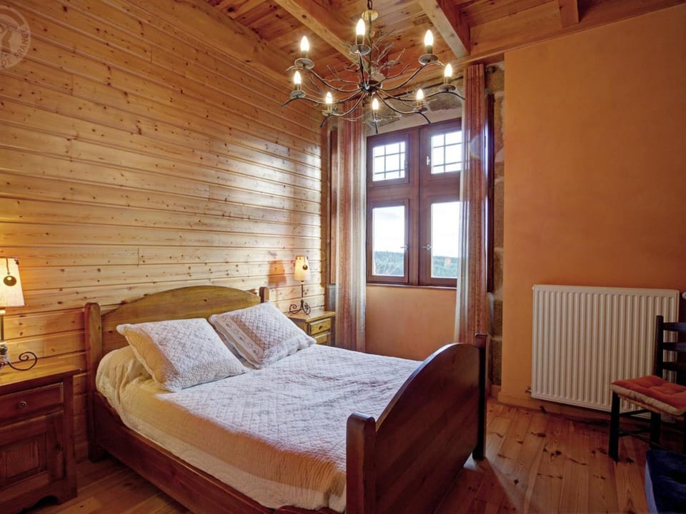 Gîte de Charme 6 Pers avec Jardin Clos à Montarcher - FR-1-496-11 House in Auvergne-Rhône-Alpes