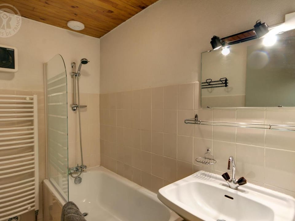 Gîte charmant à Saint-Didier-sur-Rochefort, animaux acceptés, idéal pour 4 personnes - FR-1-496-12 House in Auvergne-Rhône-Alpes