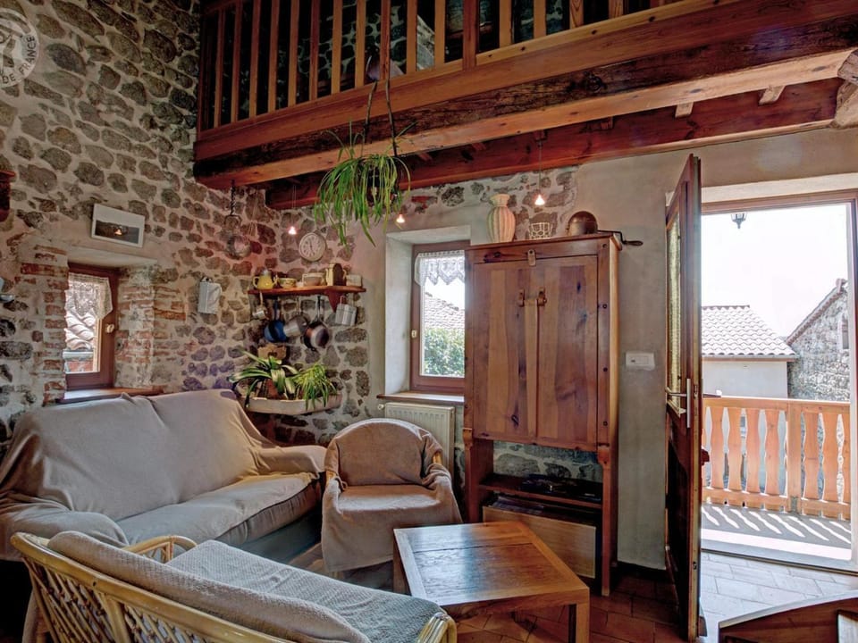 Gîte authentique et confortable pour 6 dans le Forez - FR-1-496-16 House in Auvergne-Rhône-Alpes